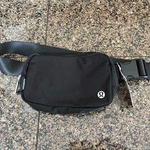 Lululemon Everywhere Belt Bag NWT